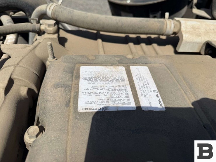 2016-freightliner-m2-bobtail-tractor-truck-image-39