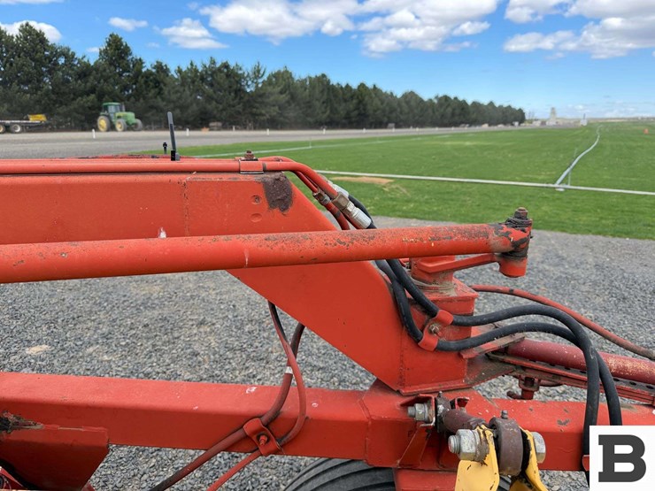 new-holland-216-image-25