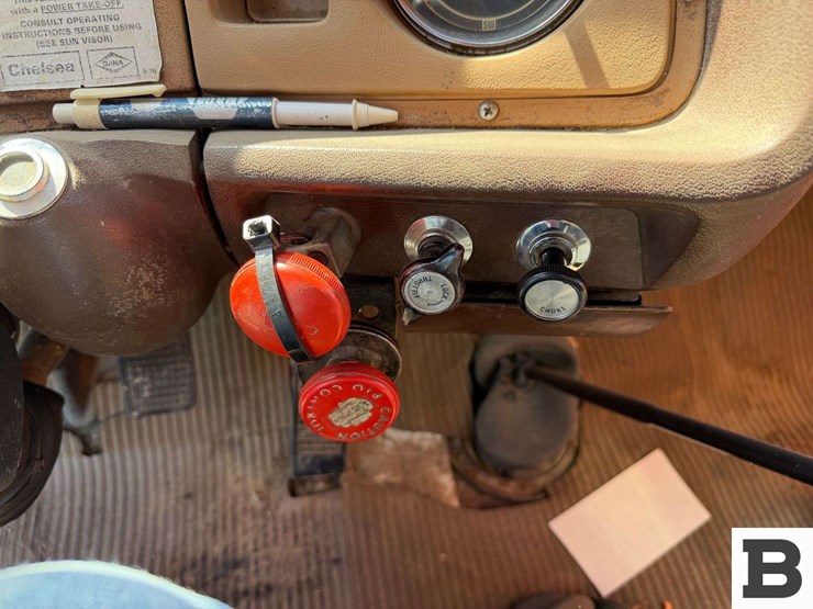 1979-ford-800-image-49