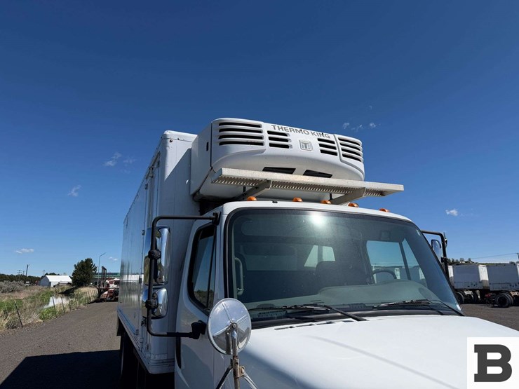 2009-freightliner-m2-box-van-truck-image-8