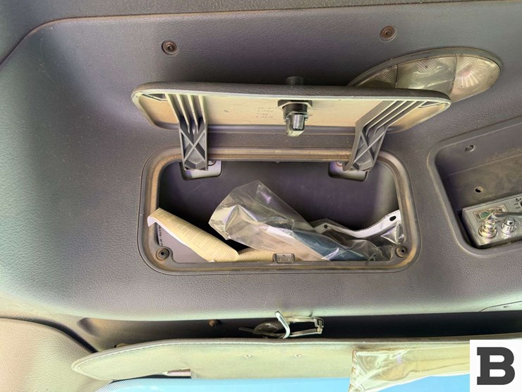 2012-freightliner-cascadia-125-image-69