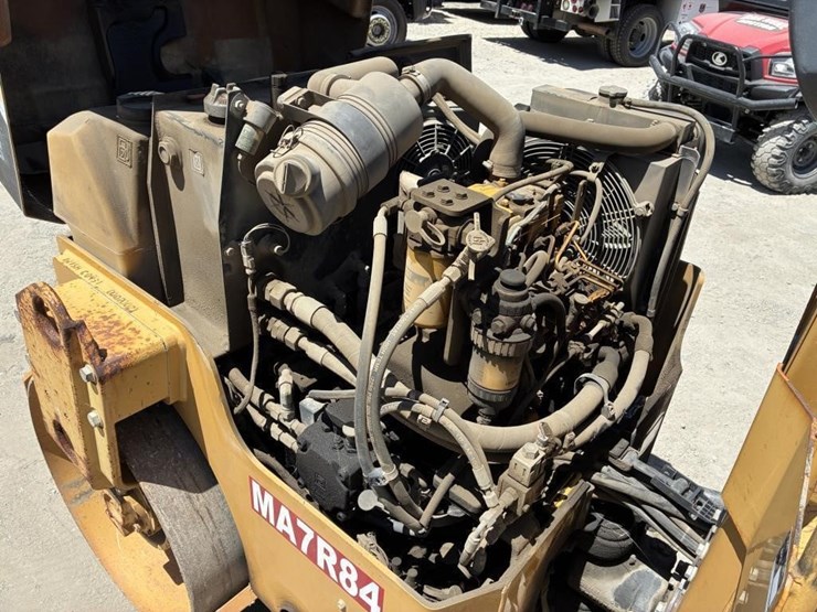 2009-caterpillar-cb24-image-20