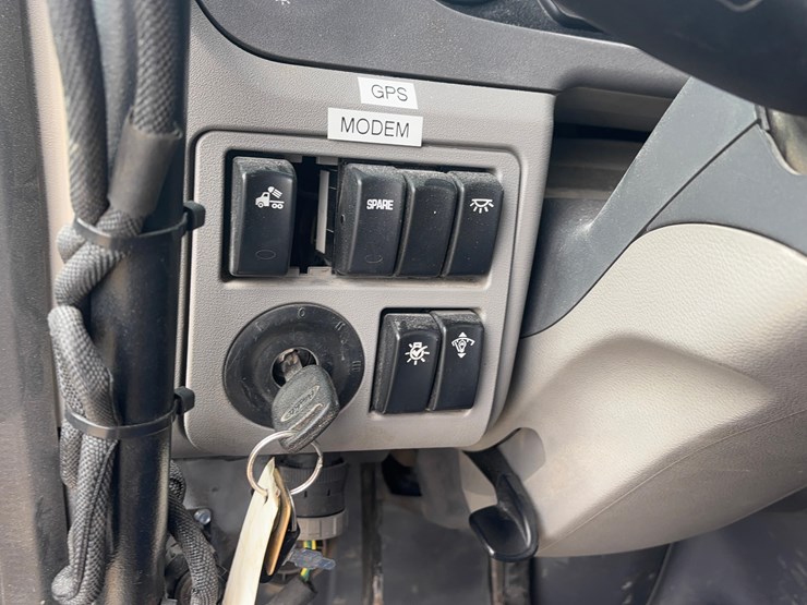 2015-peterbilt-579-image-12