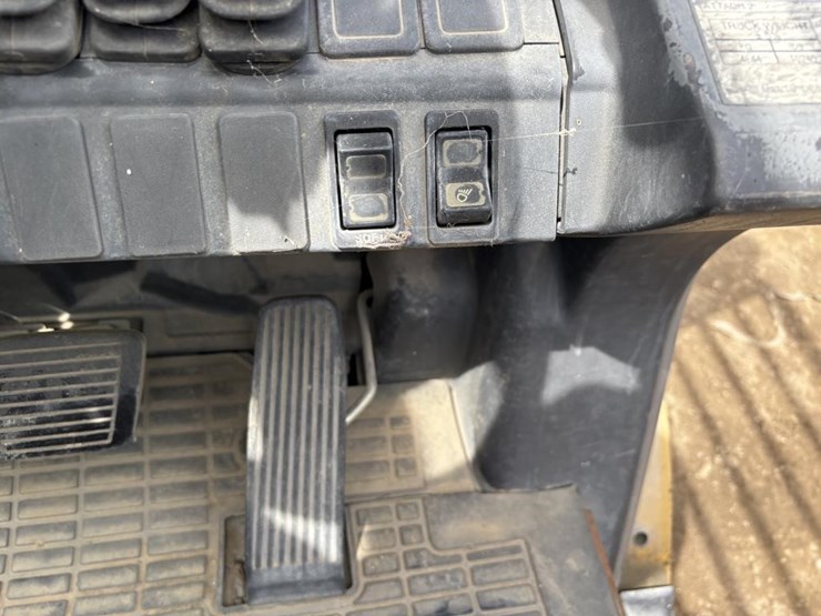 2020-caterpillar-2c6000-image-23