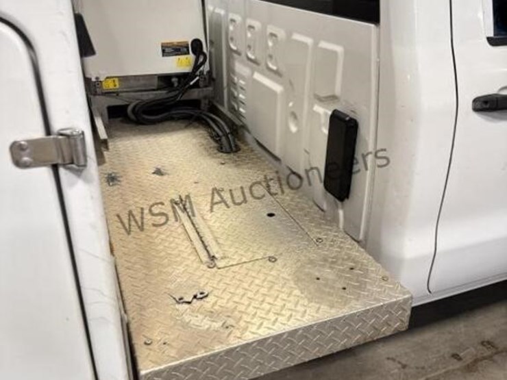 2015-chevrolet-silverado-3500hd-image-11