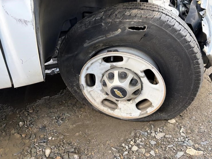 2013-chevrolet-2500-image-5