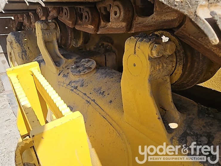 2005-komatsu-d65ex-15-image-10