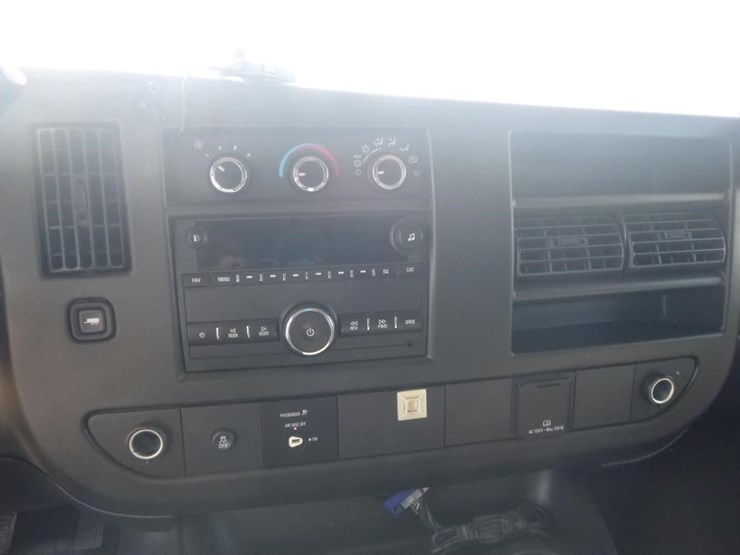 2016-chevrolet-2500-image-13