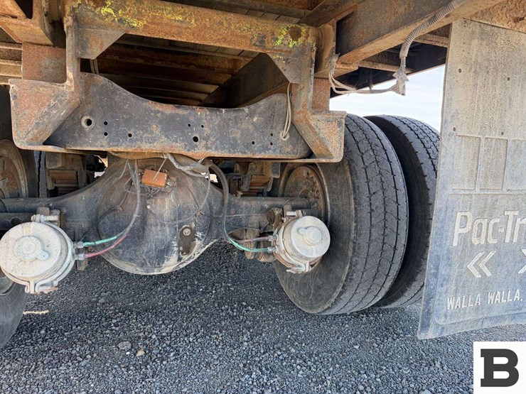 1979-ford-800-image-21