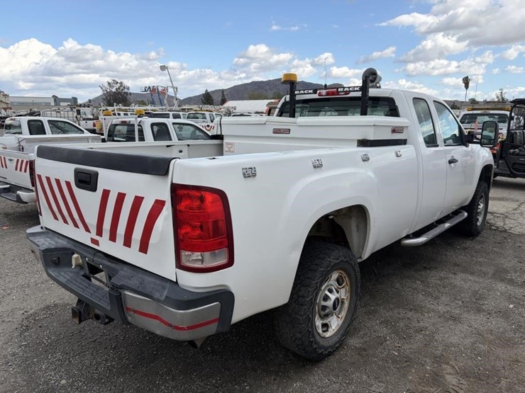 2012-gmc-sierra-2500-image-3
