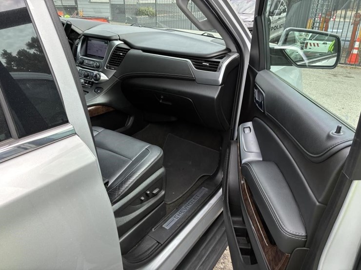 2017-chevrolet-tahoe-lt-image-9