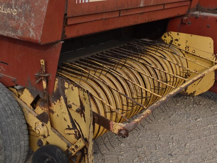 new-holland-326-image-4