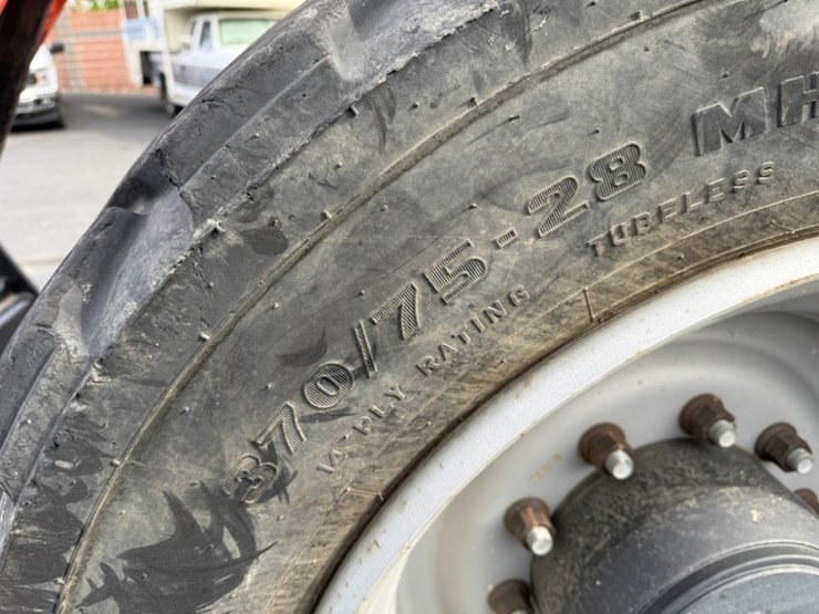 2015-sky-trak-6042-image-14