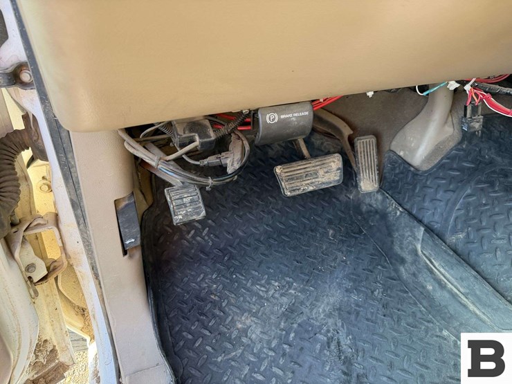 2002-chevrolet-silverado-2500hd-image-31