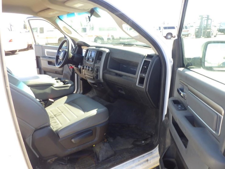 2015-dodge-1500-image-6