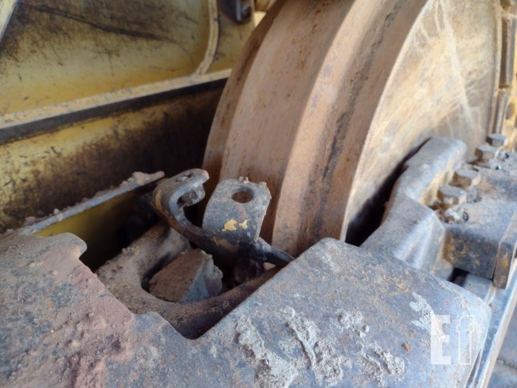 2004-deere-700h-image-29