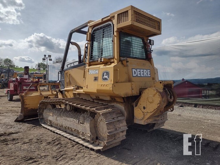 2005-deere-700h-xlt-image-46