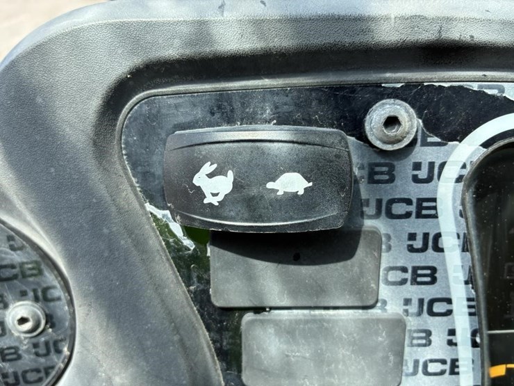 2015-jcb-525-image-17