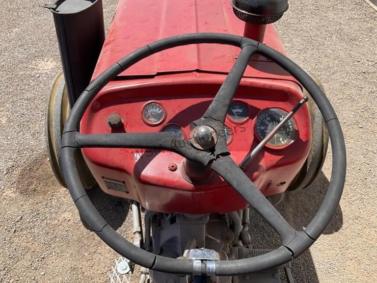 massey-ferguson-135-image-16