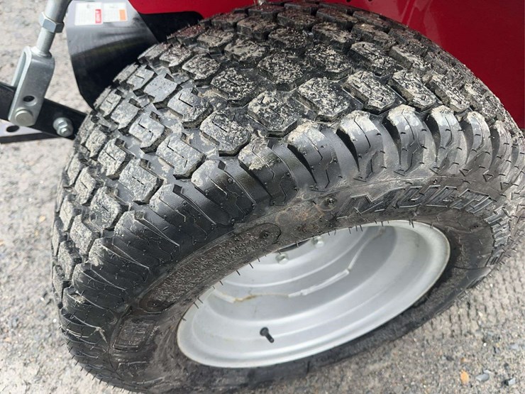 2023-mahindra-emax-25l-image-14