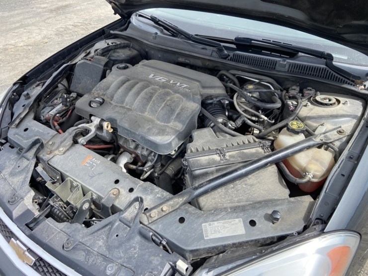 2014-chevrolet-impala-limited-sedan-image-33