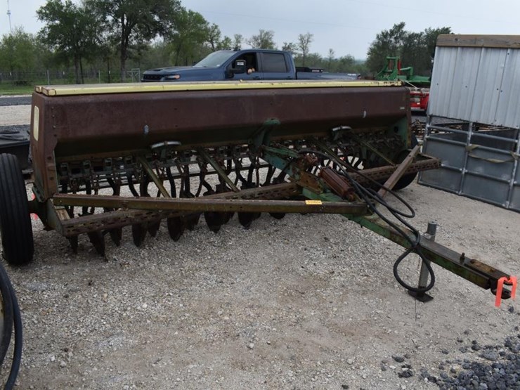 john-deere-8300-image-2