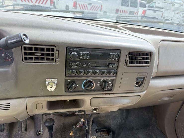 2002-ford-f450-image-17