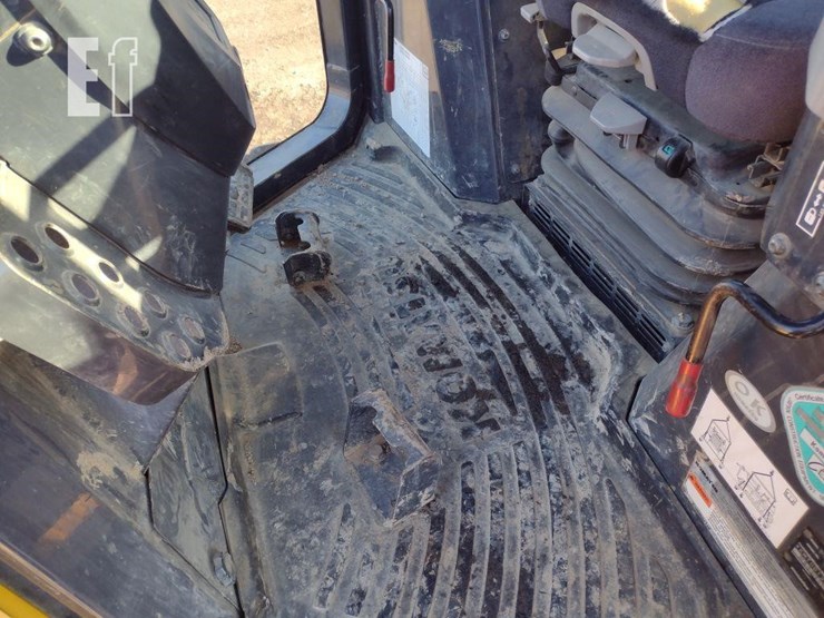 2013-komatsu-d39px-23-image-11