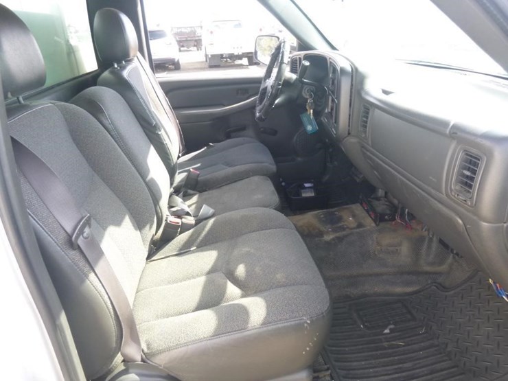 2003-chevrolet-2500-image-17