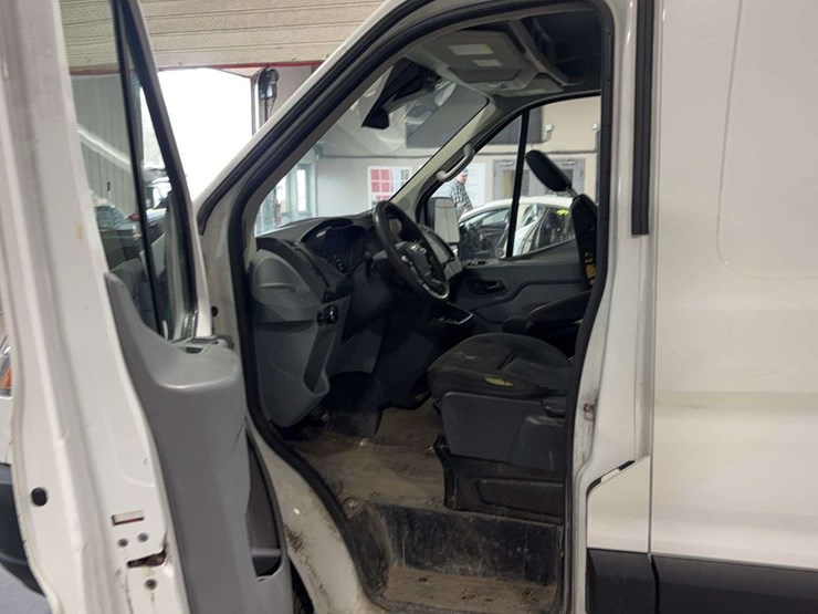 2019-ford-transit-image-8