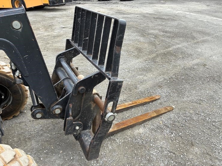 2015-jlg-g5-18a-image-9