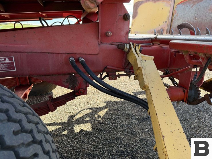 new-holland-1085-image-25