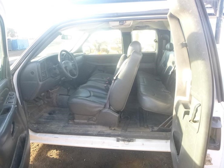 2007-chevrolet-3500-image-9