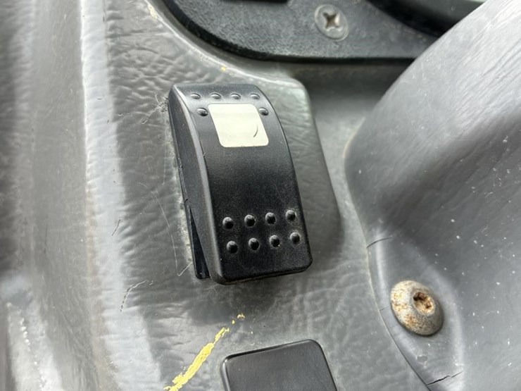 2015-jlg-g5-18a-image-21