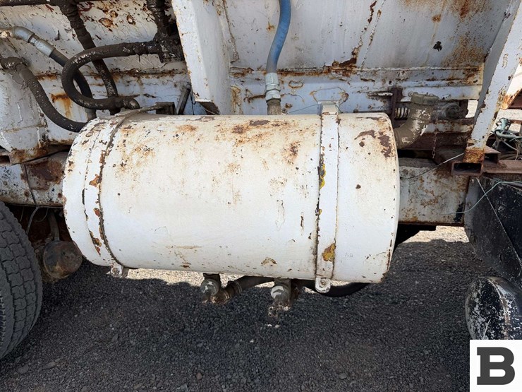 1977-international-fertilizer-truck-image-40