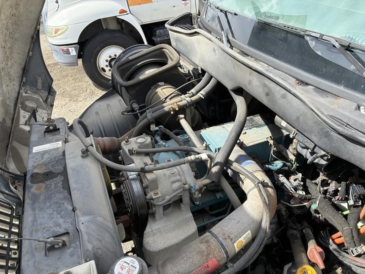2004-international-durastar-4300-image-6