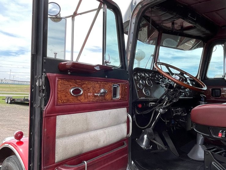 1976-peterbilt-359-image-111