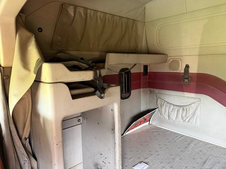 #502-•-#502-•-2005-mack-cxn613-truck---2005-mack-road-tractor-w/-sleeper-image-26