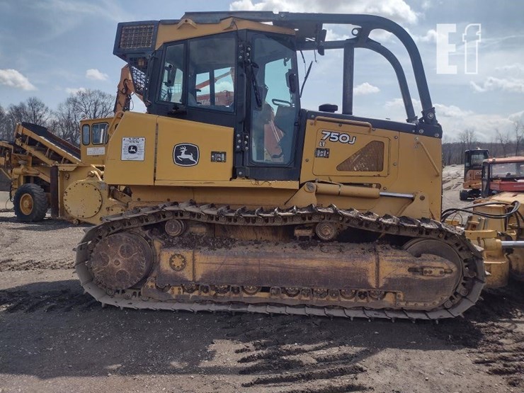 2008-deere-750j-lt-image-24