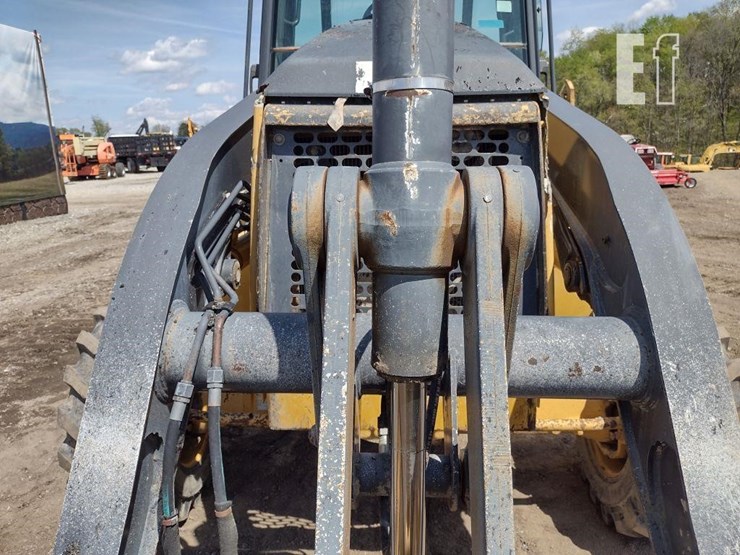 2010-deere-310j-image-25