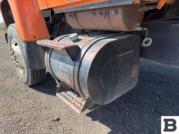 1979-ford-800-image-14