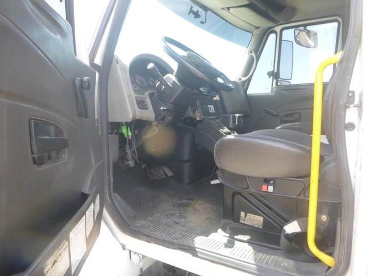 2009-international-7400-image-14