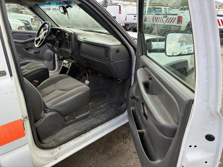 2003-chevrolet-silverado-2500-image-10