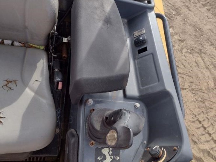 2013-deere-700k-lgp-image-10