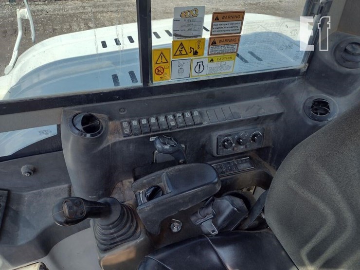 2019-takeuchi-tb290-image-6