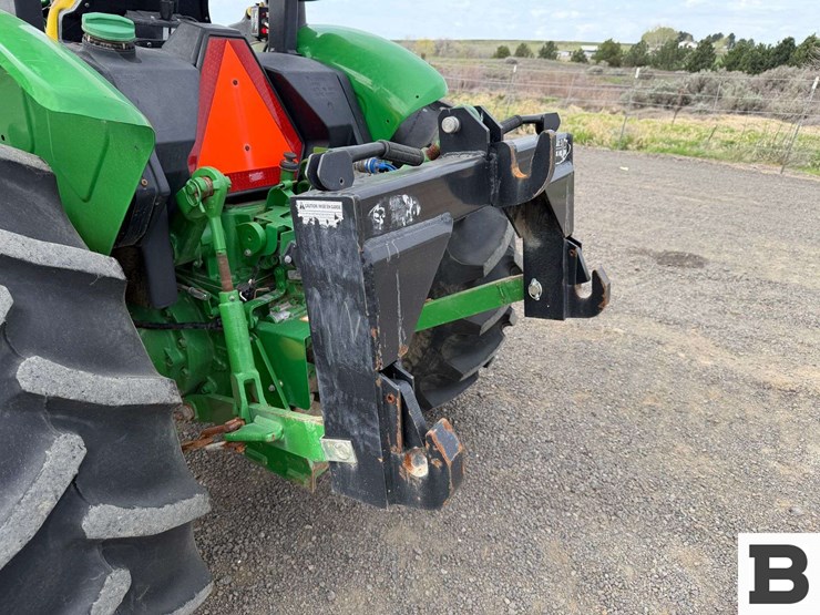 2015-john-deere-5075e-image-32