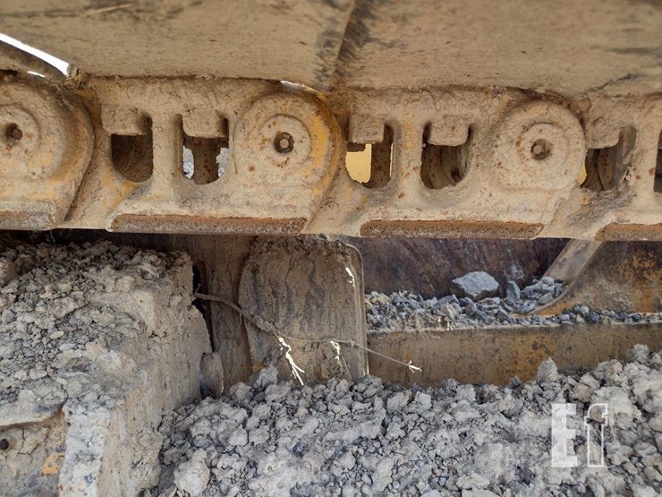 2005-deere-700h-xlt-image-30