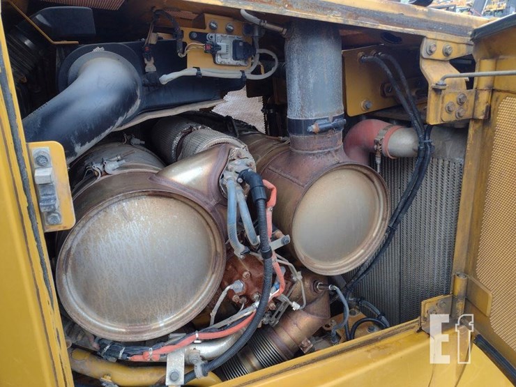 2015-caterpillar-d6t-xl-image-34