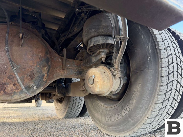 2017-kenworth-t880-image-25