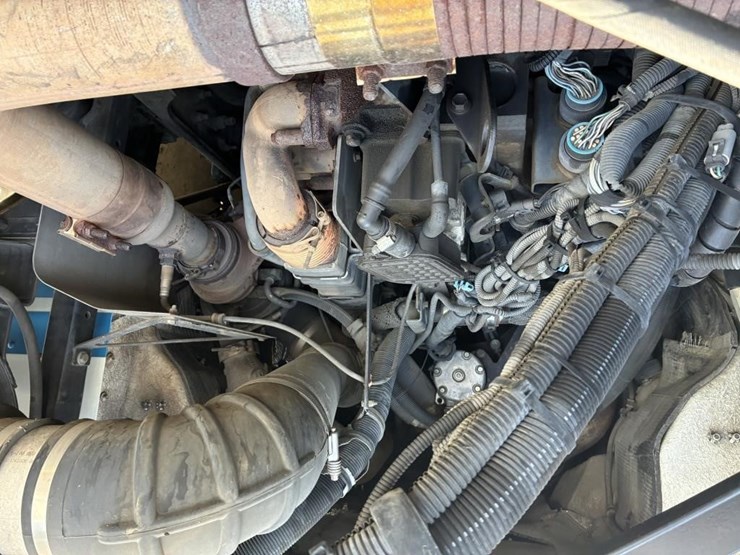 2009-peterbilt-320-image-6